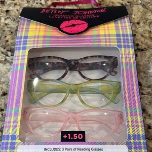 Betsey Johnson Ladies Eyeglasses Set - +1.5